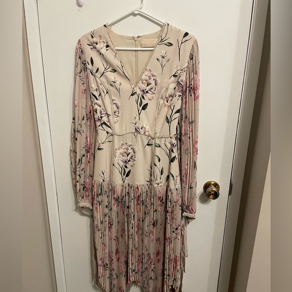 Stunning “Keepsake” Dress - Picture 4 of 7